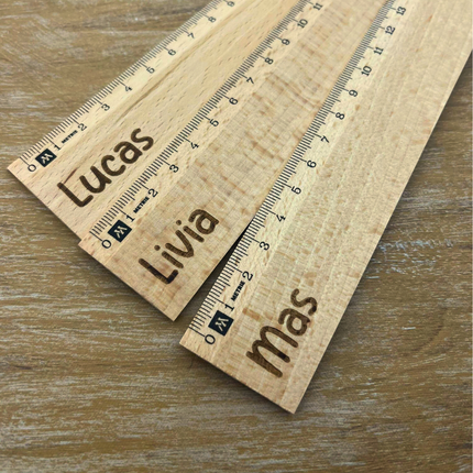 Lineal Holz mit Name - pro Stück